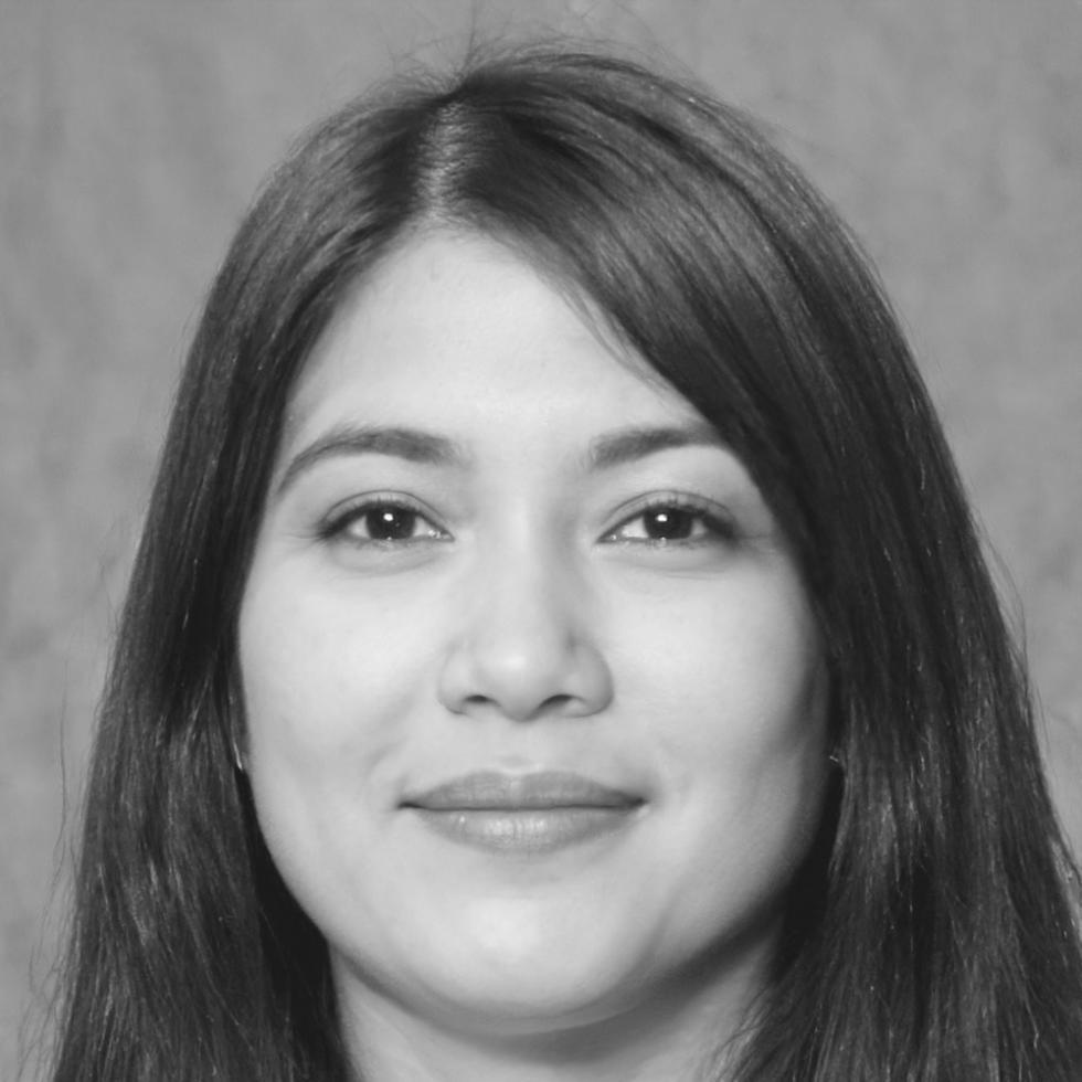 Retrato profesional de instructora experta en planificación financiera