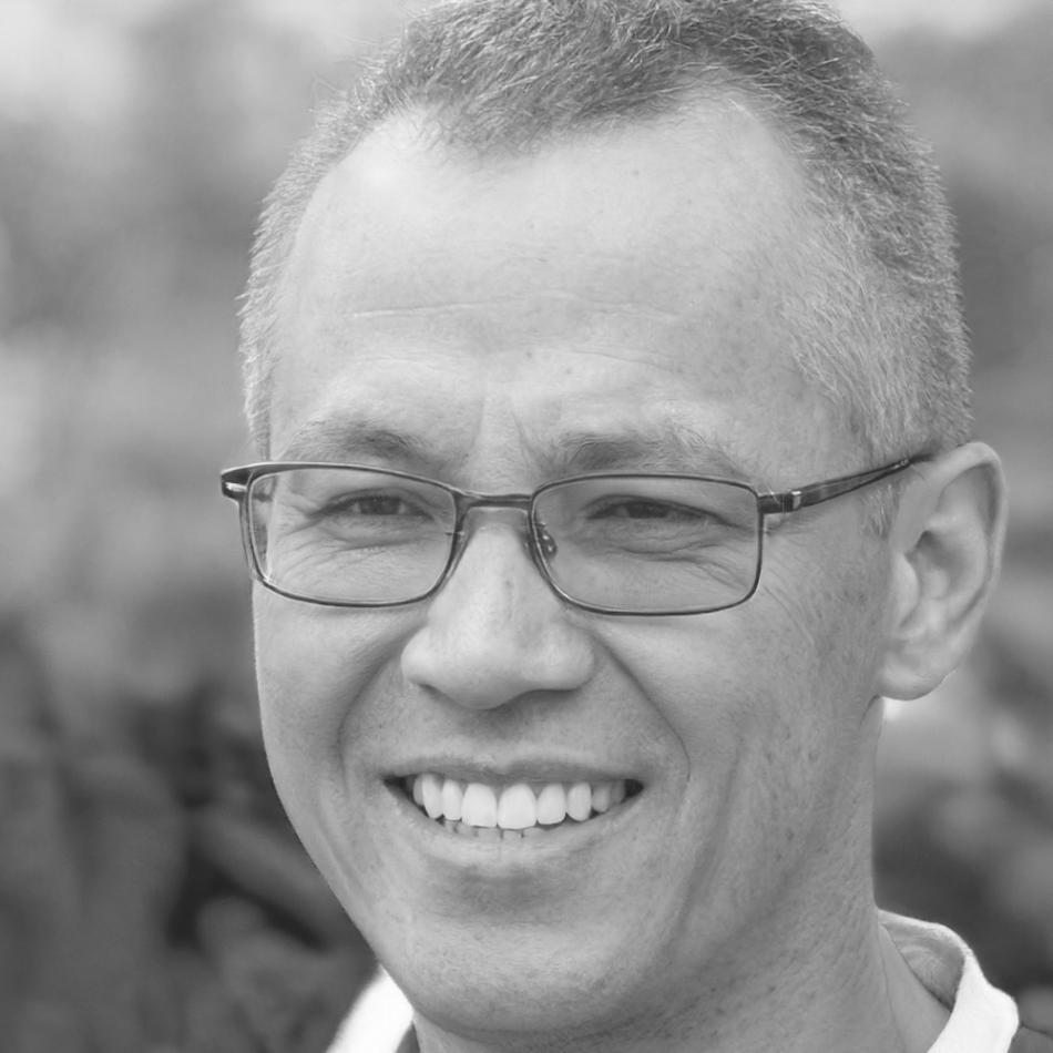 Retrato profesional de instructor experto en finanzas